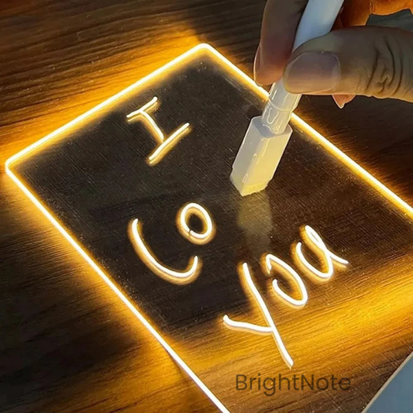BrightNote – Luminária LED Personalizável com Quadro de Mensagens