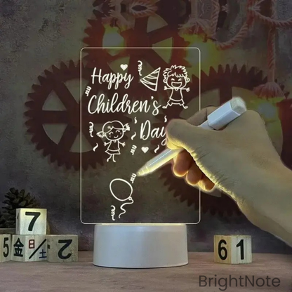 BrightNote – Luminária LED Personalizável com Quadro de Mensagens